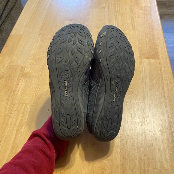 Sketchers slip on with leather - Picture 3 of 7